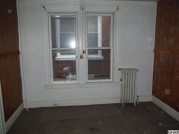 2nd image of 1843 Regina St