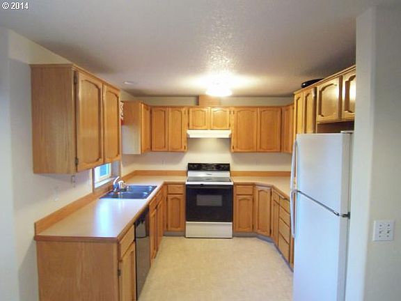 4th image of 3208 NE 166th Ave