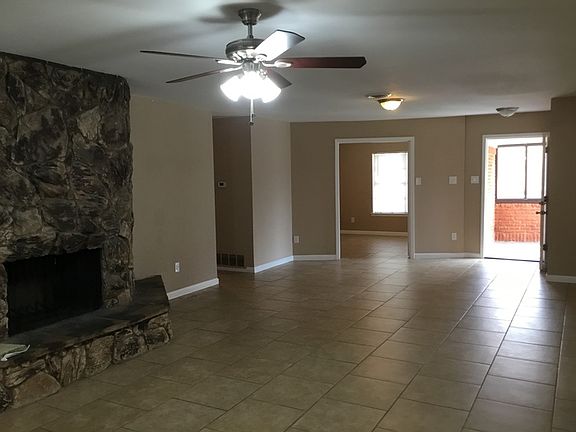 4th image of 105 E Vilbig St