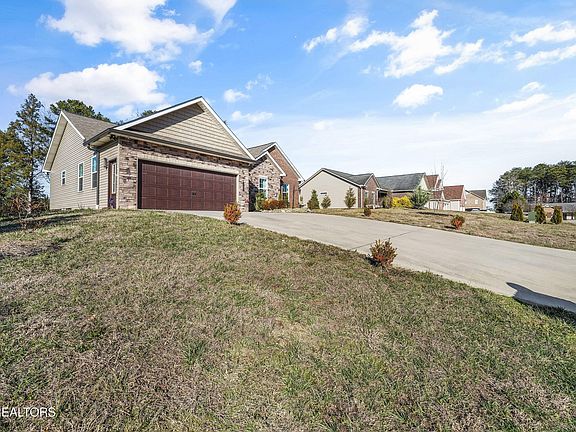 3rd image of 8017 Stone Hollow Dr