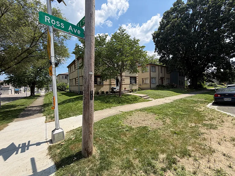 360 Ross Ave — Photo 14