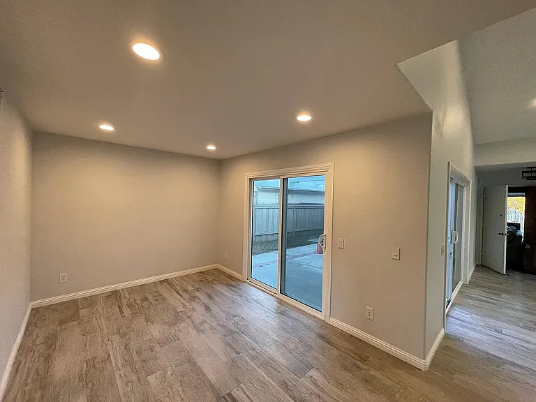 7210 Fargate Ter — Photo 8
