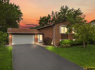 220 Osage Ln, Buffalo Grove, IL 60089