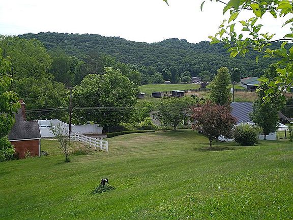 3rd image of 4421 Liberty Ln