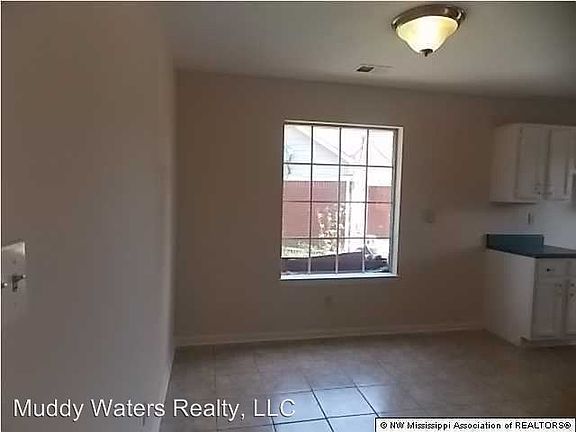 4th image of 2900 Heatherglen Cv W
