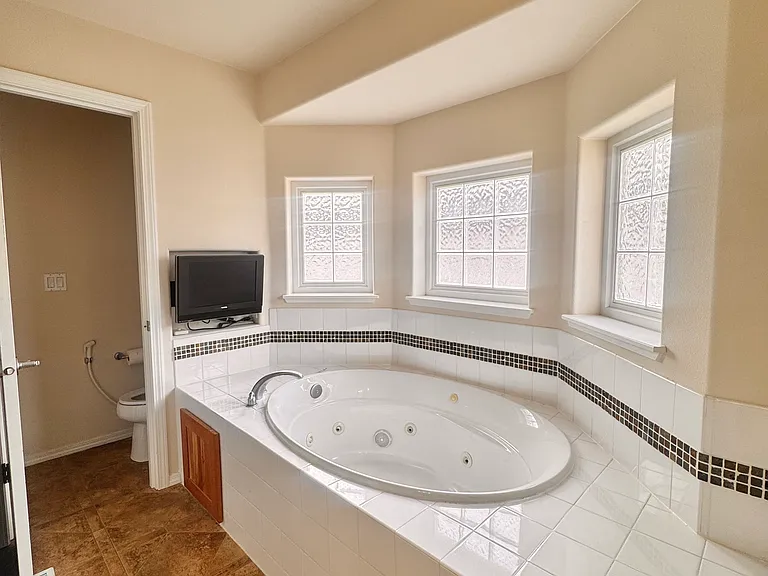 3037 Seclusion Cove Dr — Photo 17