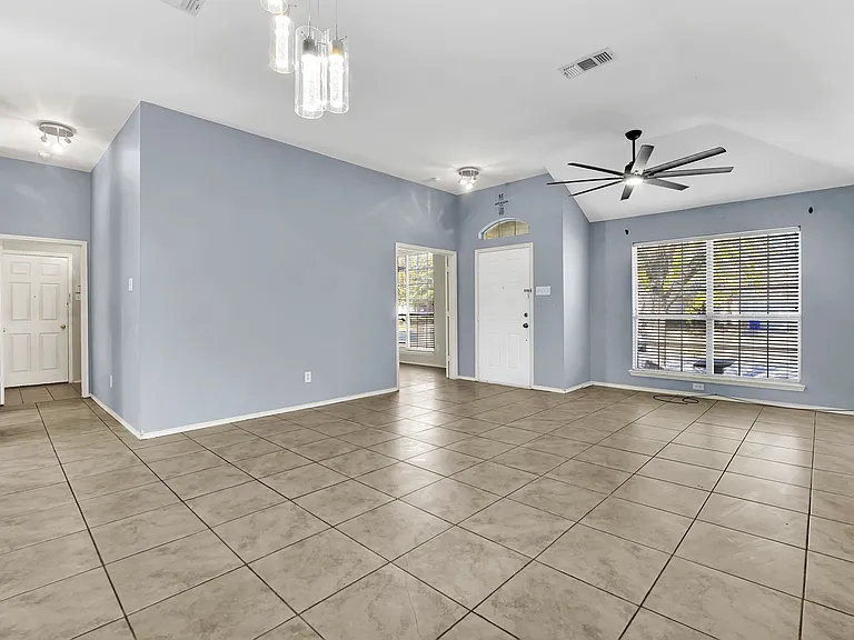 1708 Windcastle Dr — Photo 5