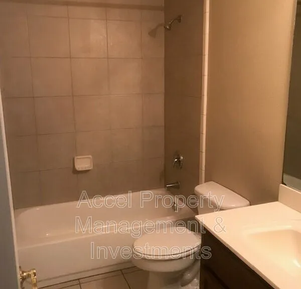 1304 E Quail St #D — Photo 6