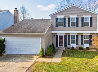 22 Manchester Ln, Vernon Hills, IL