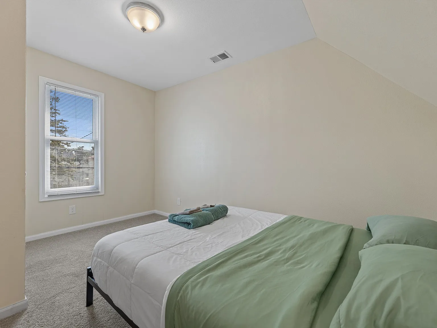 3 bed, 1459 sqft, $3,000 — Photo 4
