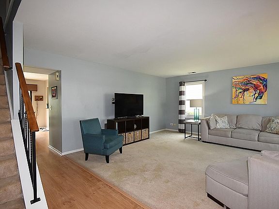4th image of 635 Waterford Ct