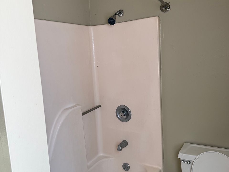 1st image of 511 Columbia Dr APT K