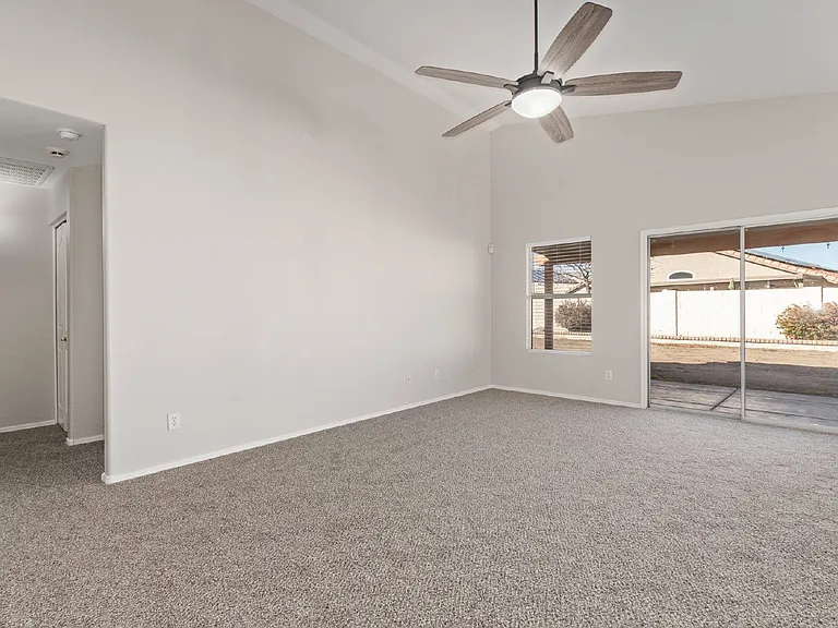 12454 W Holly St — Photo 7