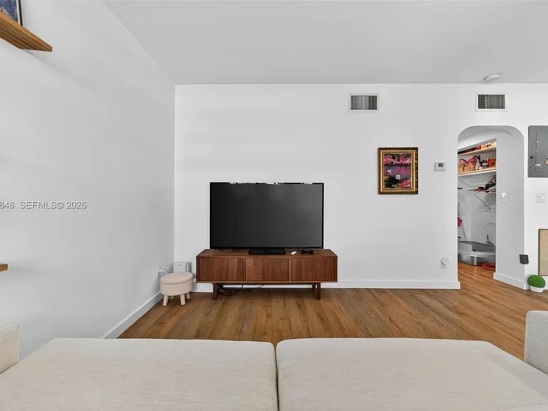 8600 Byron Ave #9 — Photo 8