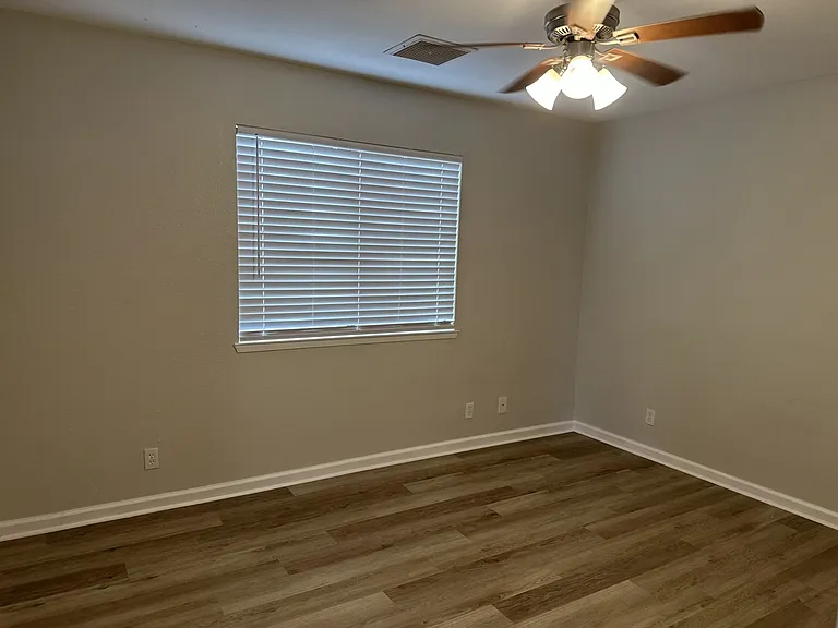 429 S Sunset St #C — Photo 7