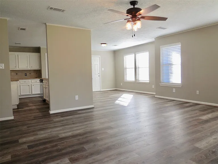 126 Rain Lily St — Photo 2