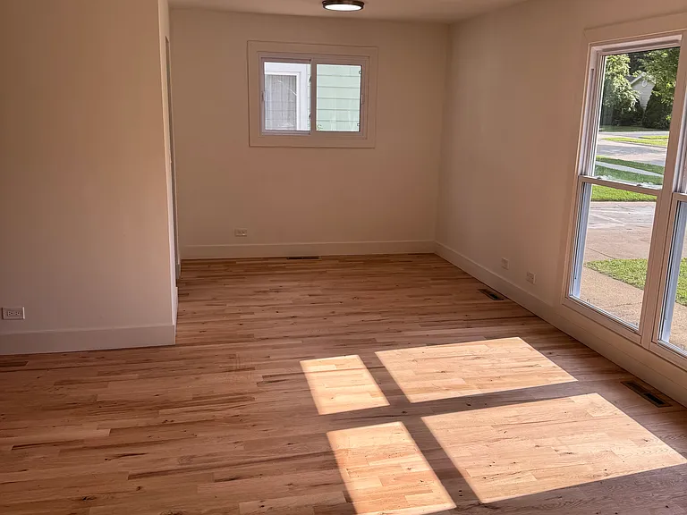 157 N Pershing Ave — Photo 2