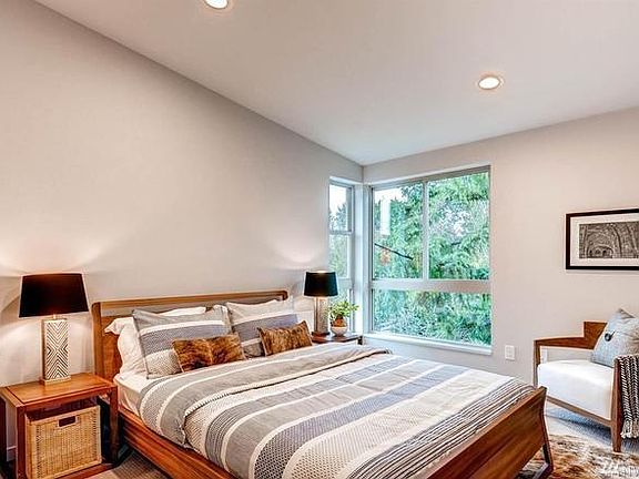 5th image of 4724 8th Ave NE #A