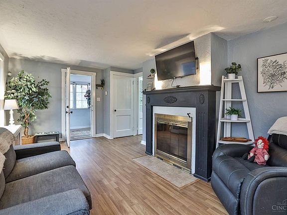 4th image of 3957 Paxton Ave