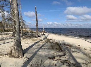600 Sandy Point Dr, Beaufort, NC 28516