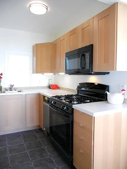 2524 Market St — Photo 4