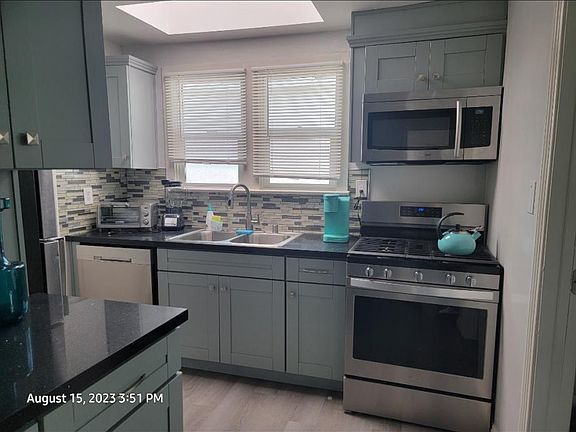 3rd image of 3182 Commercial St