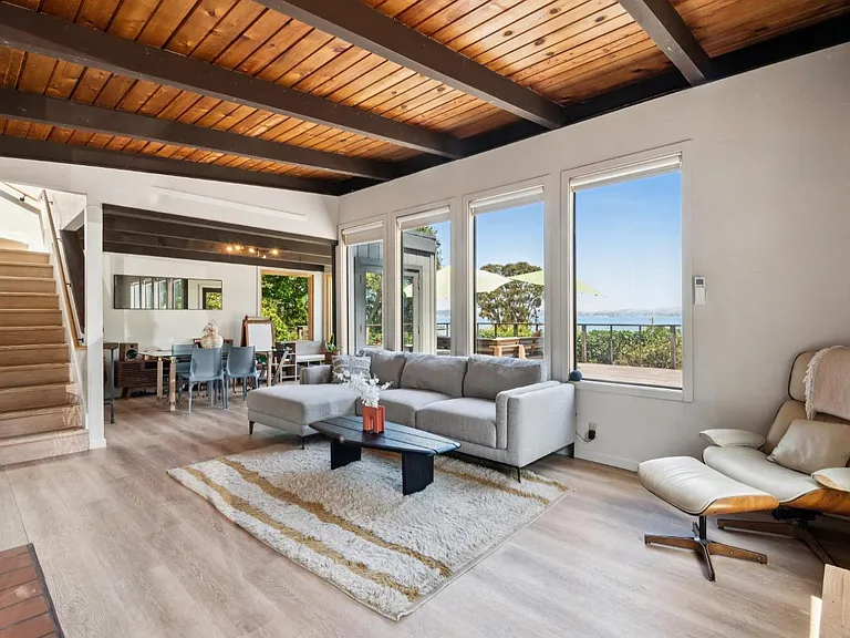 4350 Paradise Dr — Photo 2