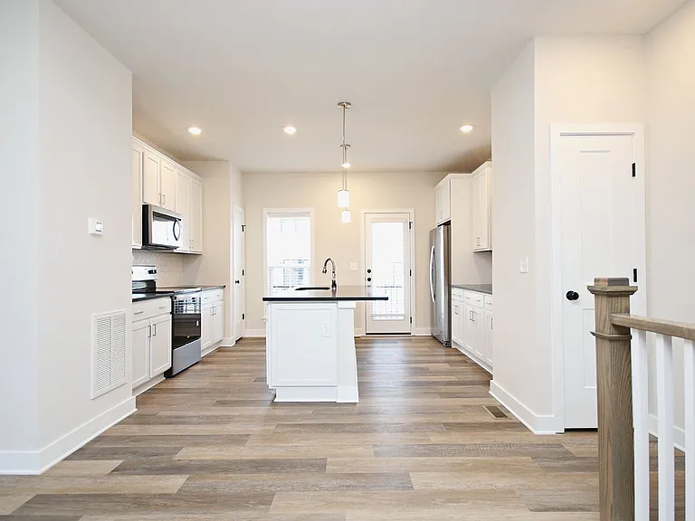 449 Fennel Rd — Photo 5