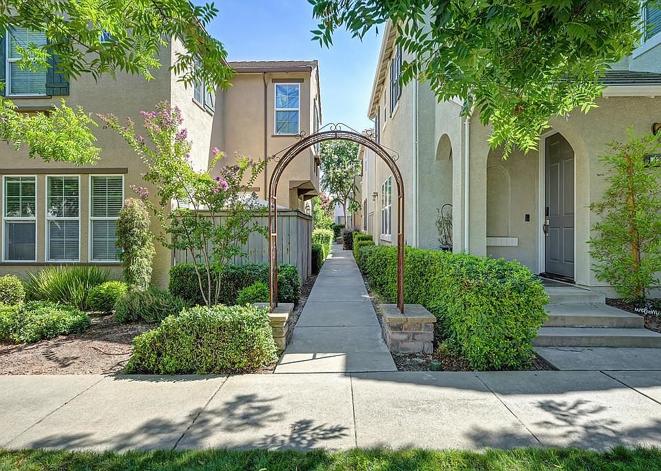 1st image of 133 Talmont Cir #133