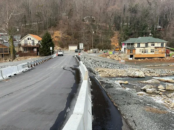 126 Southside Dr, Lake Lure, NC 28746