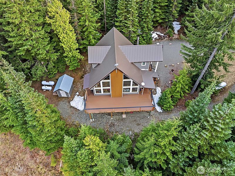 3rd image of 320 Lakeview Way