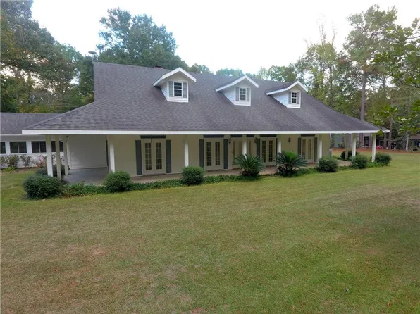 1103 Paradise Ln, Oakdale, LA 71463