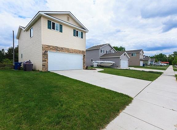 3rd image of 90 Fountain Park Dr