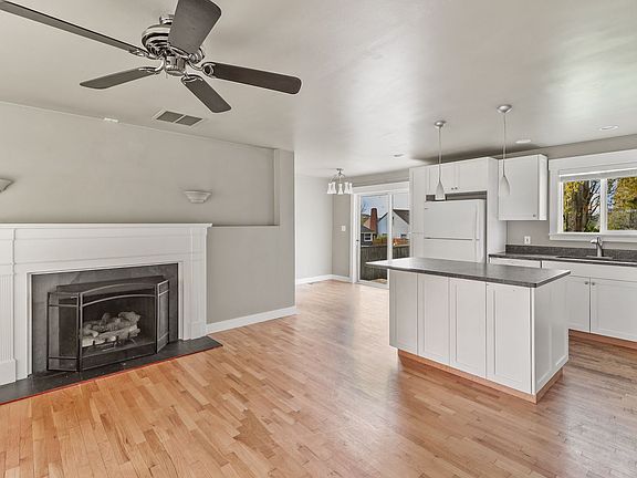 3rd image of 381 SE Oleary St