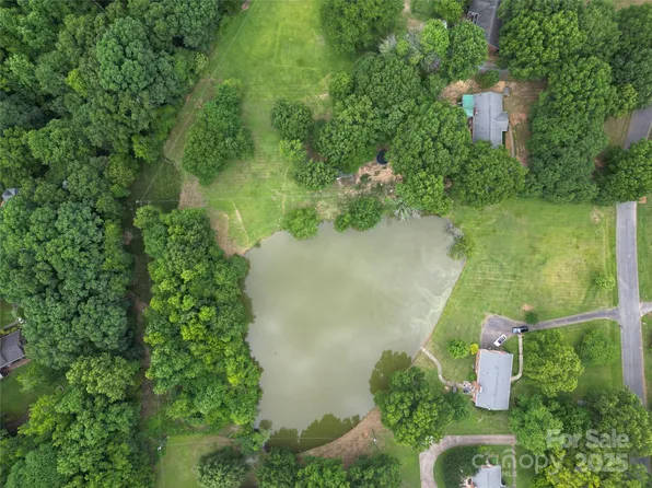 6339 Farmlake Dr #13, Charlotte, NC 28227