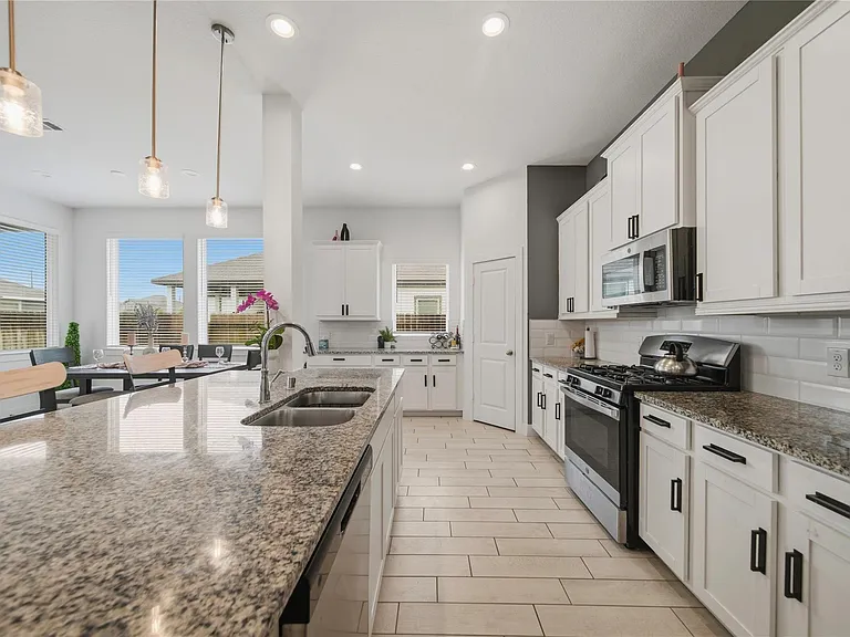 4512 Bartagrass Dr — Photo 3