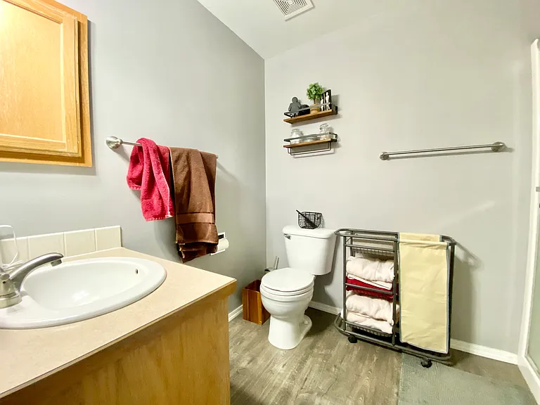 2226 S 66th Ave — Photo 16