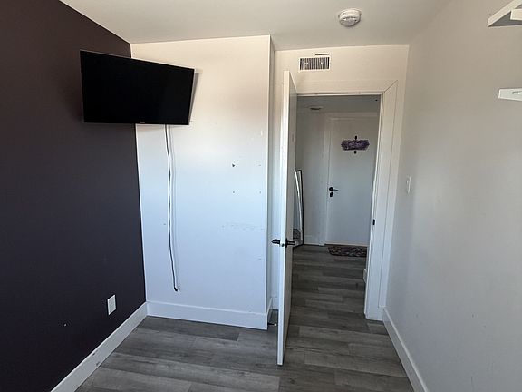 3rd image of 227 Blackburn Ave #4
