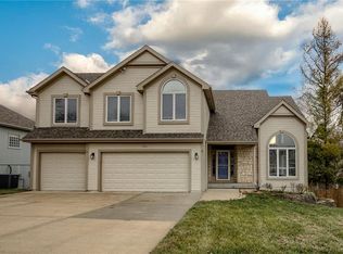 905 Aspen Dr, Smithville, MO 64089