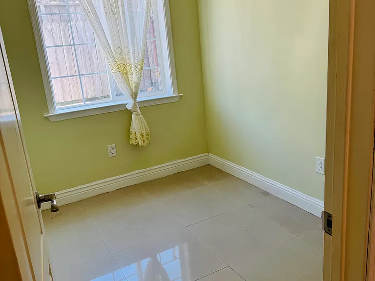139A Sweeny St — Photo 4