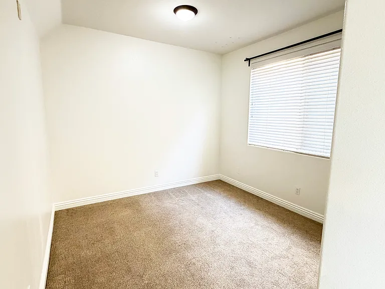 5132 Maplewood Ave #305 — Photo 22