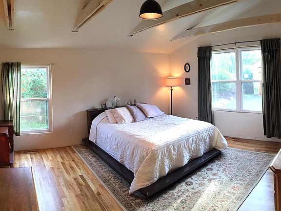 4th image of 1012 Ridge St
