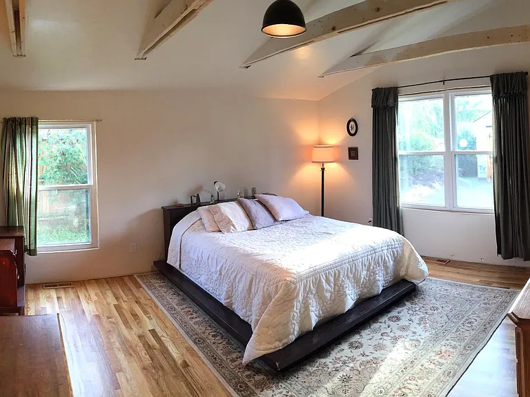 1012 Ridge St — Photo 4