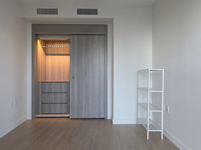 89 Nelson St #1704 — Photo 12