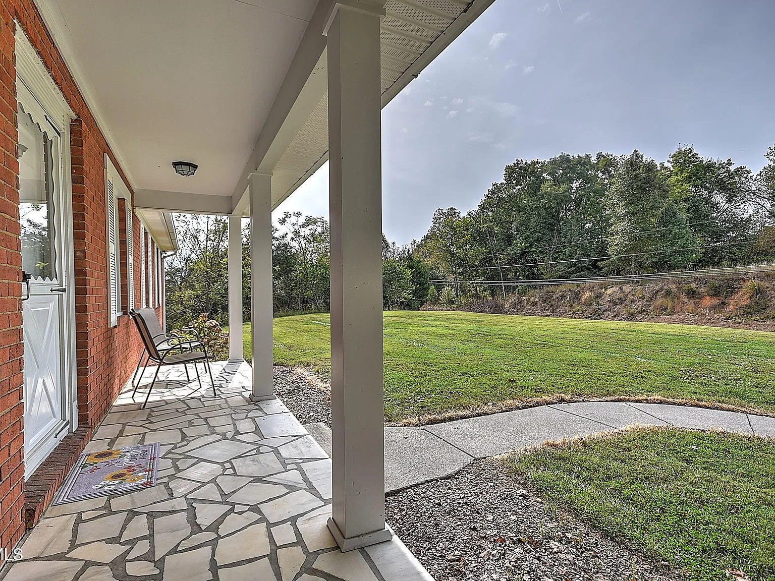 4 bed, 3.0 bath, 3480 sqft, $2,900 — Photo 3