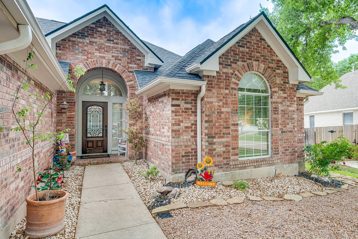 Building Photo - 1209 Lacey Oak Loop