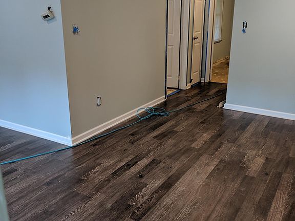 New hardwood flooring and fresh painted walls as of Aug 2019