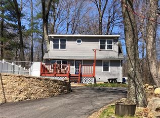 20 Lakeview Dr, Ashford, CT 06278