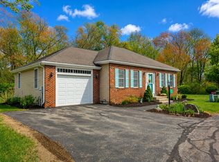 11 Woods Edge Rd UNIT 11, Lakeville, MA 02347