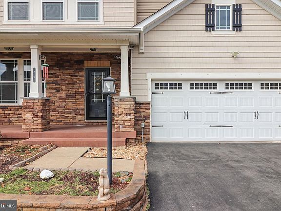 5th image of 79 Wagoneers Ln